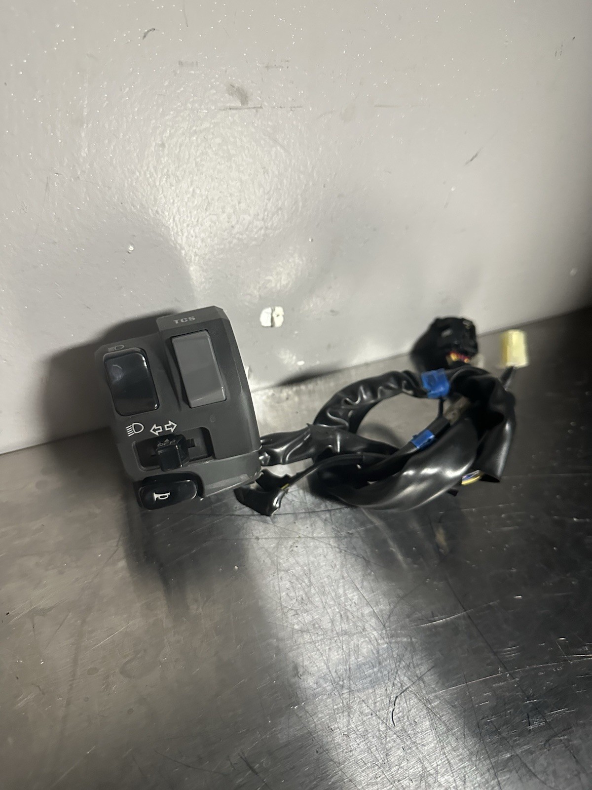17-20 YAMAHA YZF R6 LEFT CONTROL SWITCH HEADLIGHT HORN BLINKER TURN SIGNAL