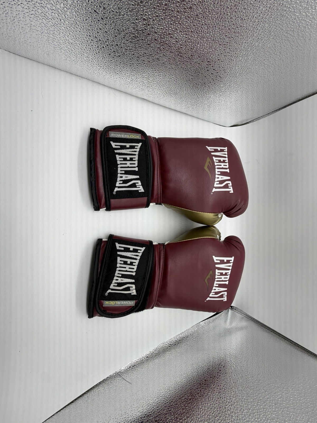 Everlast PowerLock Boxing Training Gloves Maroon/Gold 16 oz Everlast PowerLock Boxing Training Gloves Maroon/Gold 16 oz