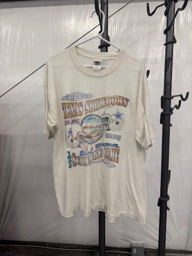 Vintage 1996 Texas Showdown Oilers vs Cowboys Paper thin T-Shirt Men’s true XL Vintage 1996 Texas Showdown Oilers vs Cowboys Paper thin T-Shirt Men’s true XL