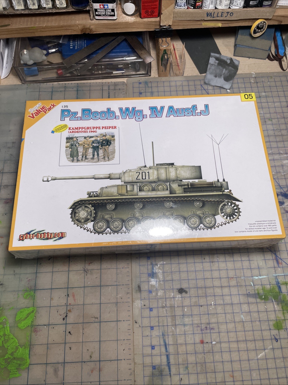 Cyber-hobby 1/35 Pz.Beob.Wg. IV Ausf. J Super Value Pack New Sealed Model Kit