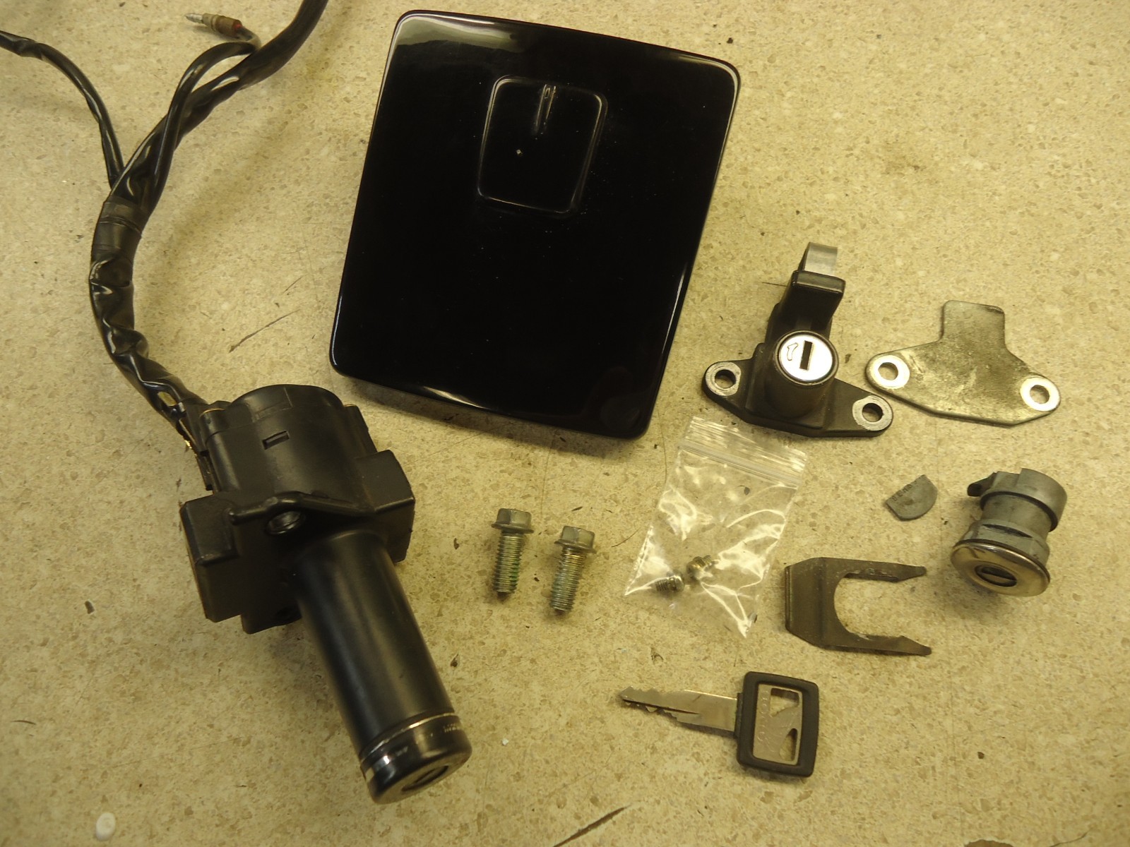 1985-1986 HONDA SHADOW VT1100 LOCKING GAS CAP w/ KEY HELMET LOCK SET OEM VT1100C