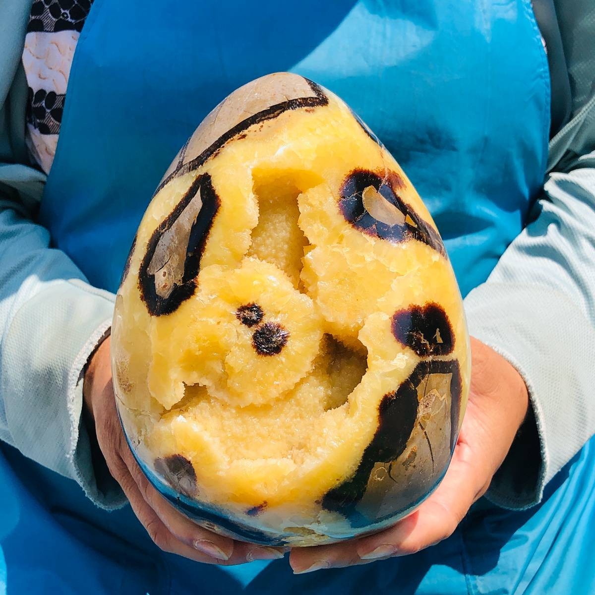 7.67LB Natural Turtle Back Stone Shape Dragon Crystal Crack Mineral specimen 7.67LB Natural Turtle Back Stone Shape Dragon Crystal Crack Mineral specimen