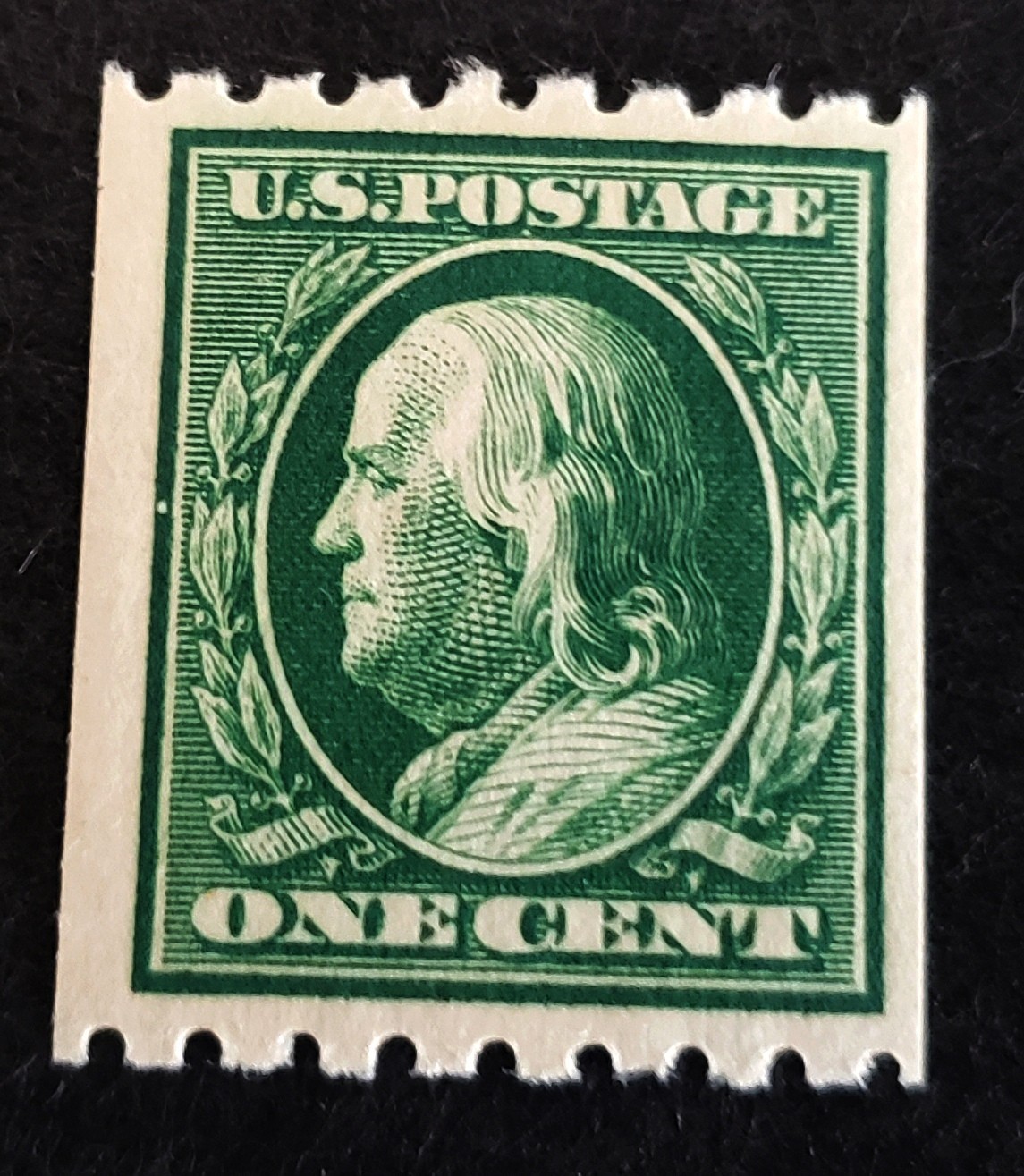 US Scott #390 Green 1910  1cent Benjamin Franklin Coil OGLH, 