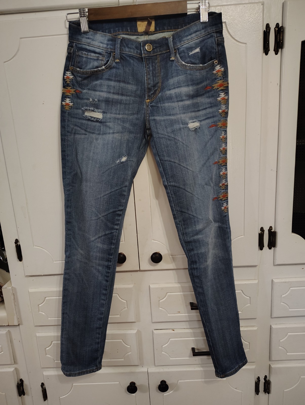 Driftwood Embroidered Marilyn Jeans Aztec Distressed 26 X 28 Blue Denim Mid Rise
