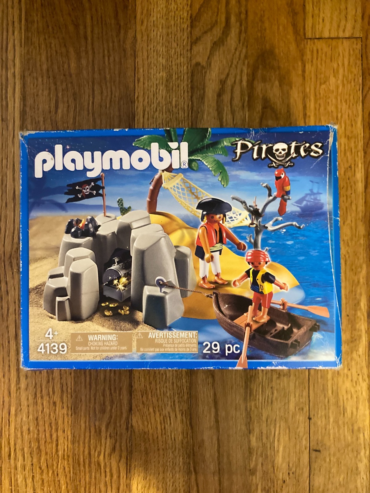 Playmobil 4139 Pirate island compact set NEW But Damaged Box Playmobil 4139 Pirate island compact set NEW But Damaged Box