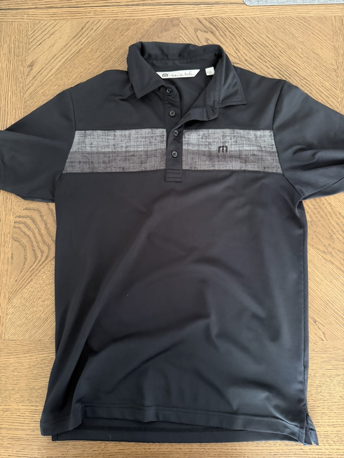 Travis Mathew Men\'s S Polo Shirt White/Gray/Blue Striped Pima Blend Logo Travis Mathew Men\'s S Polo Shirt White/Gray/Blue Striped Pima Blend Logo