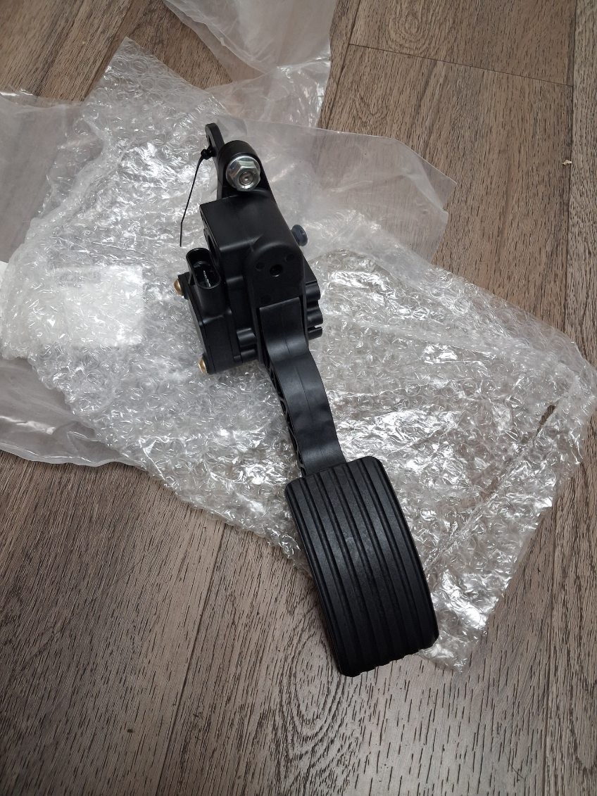 NEW Throttle Foot Pedal for JLTV Military 12603241