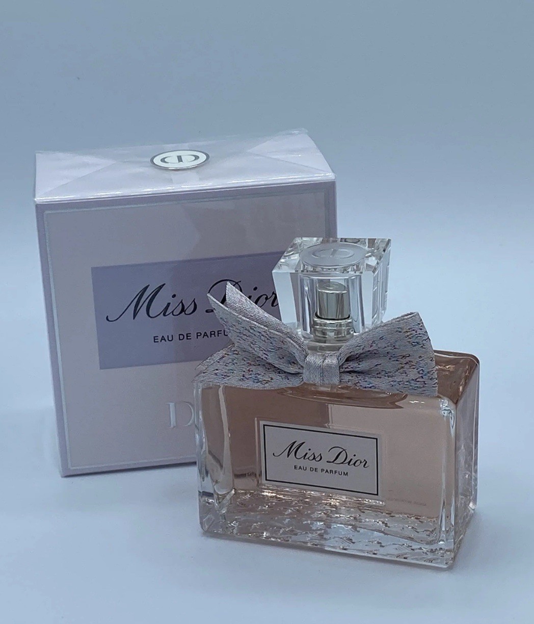 Dior Miss Dior Eau de Parfum Spray 3.4 fl oz Regular Size NEW & SEALED Dior Miss Dior Eau de Parfum Spray 3.4 fl oz Regular Size NEW & SEALED