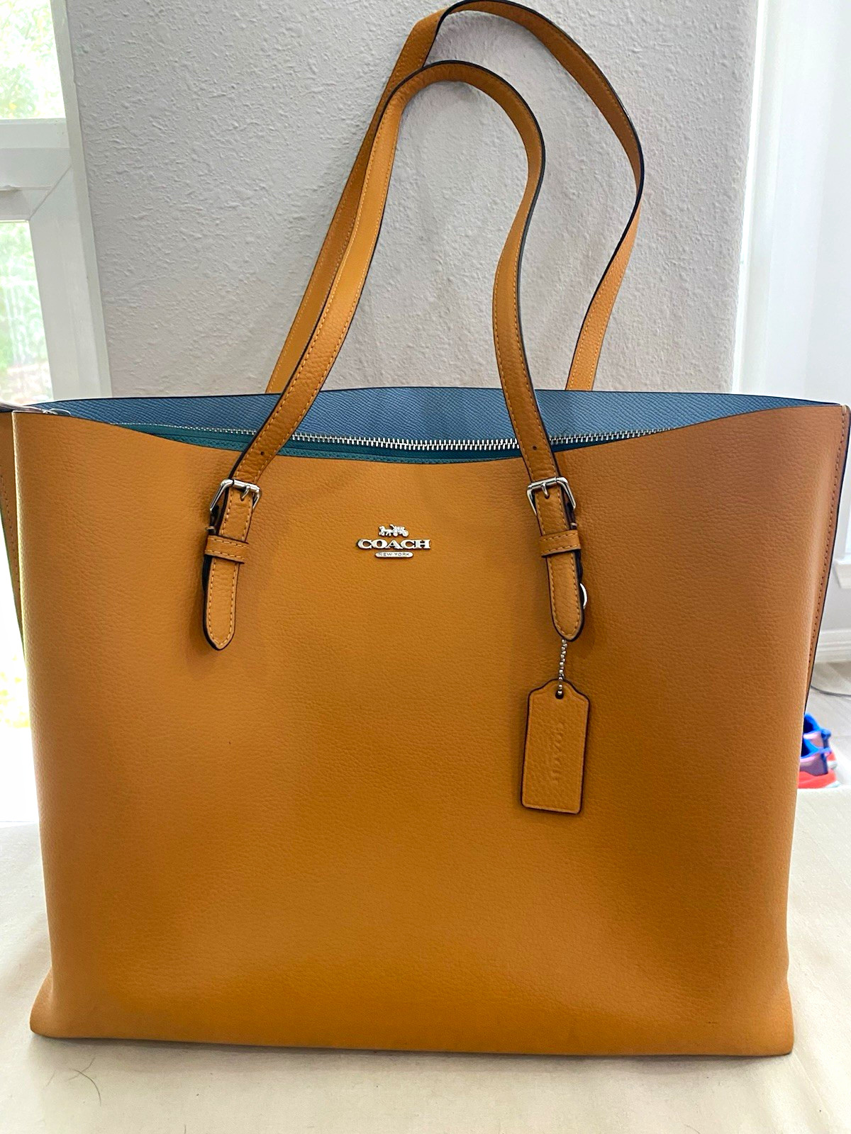 Coach Large Pebbled Leather Zip Tote Brown Gold Hardware Charm 14x11x5\ Coach Large Pebbled Leather Zip Tote Brown Gold Hardware Charm 14x11x5\