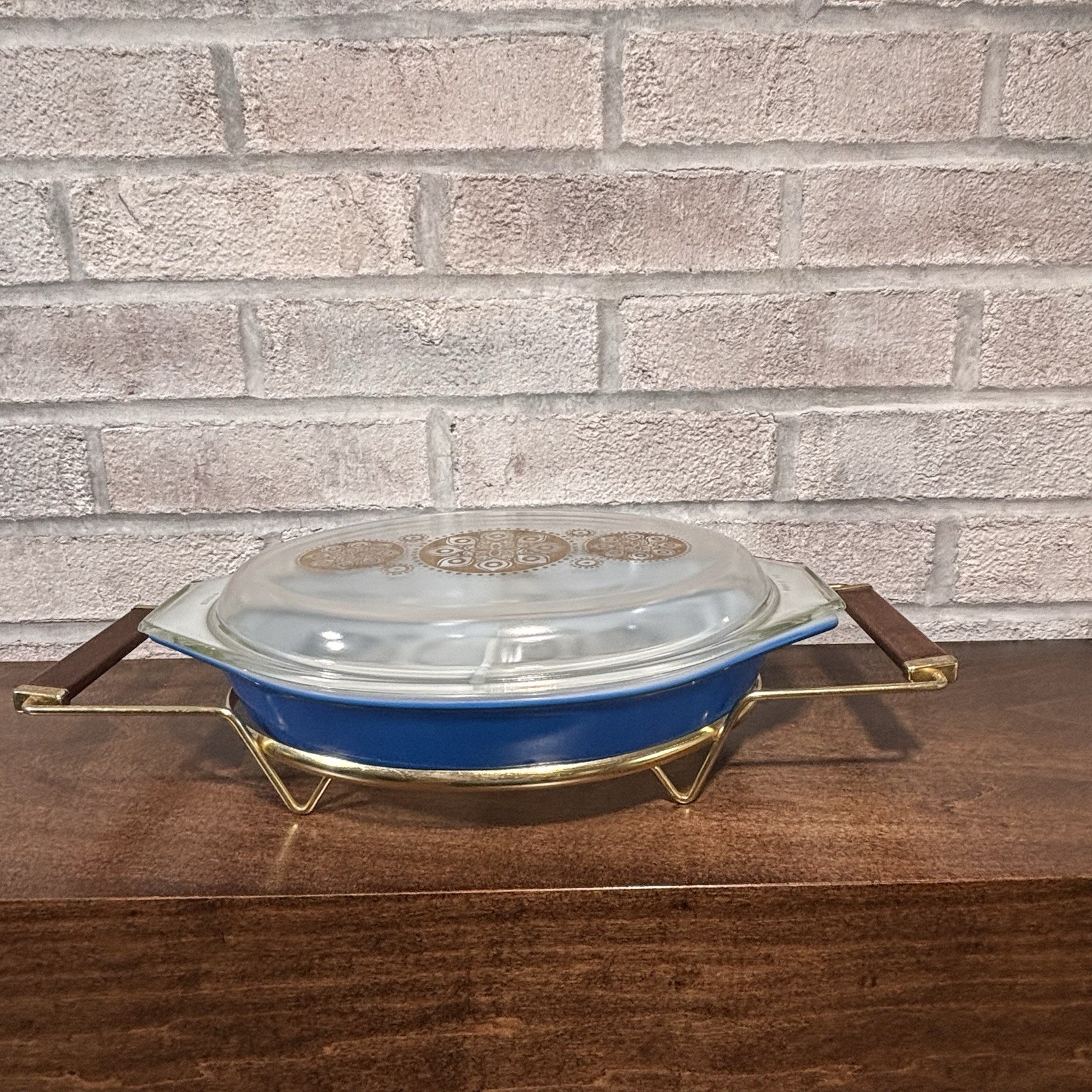 Vintage Pyrex Turquoise Blue 1 1/2 Quart Divided Casserole Dish Gold Cradle Lid Vintage Pyrex Turquoise Blue 1 1/2 Quart Divided Casserole Dish Gold Cradle Lid