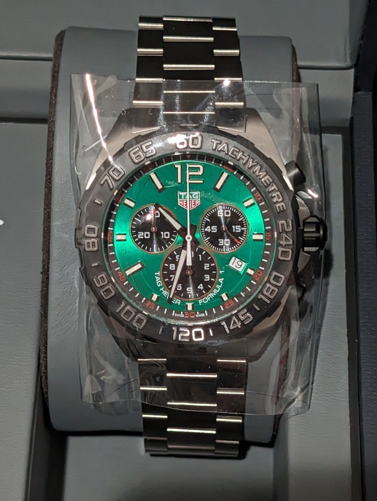 TAG HEUER Formula 1 🟢Green Sunburst🟢 Quartz Chronograph Watch CAZ101AM