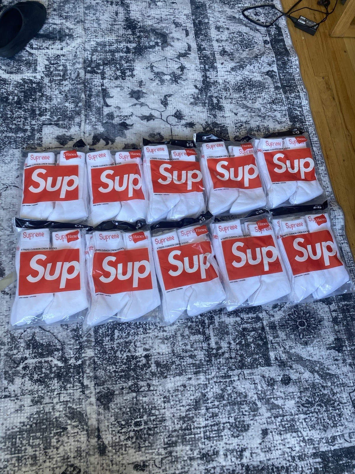 Supreme x Hanes Socks (10 packs of 4)