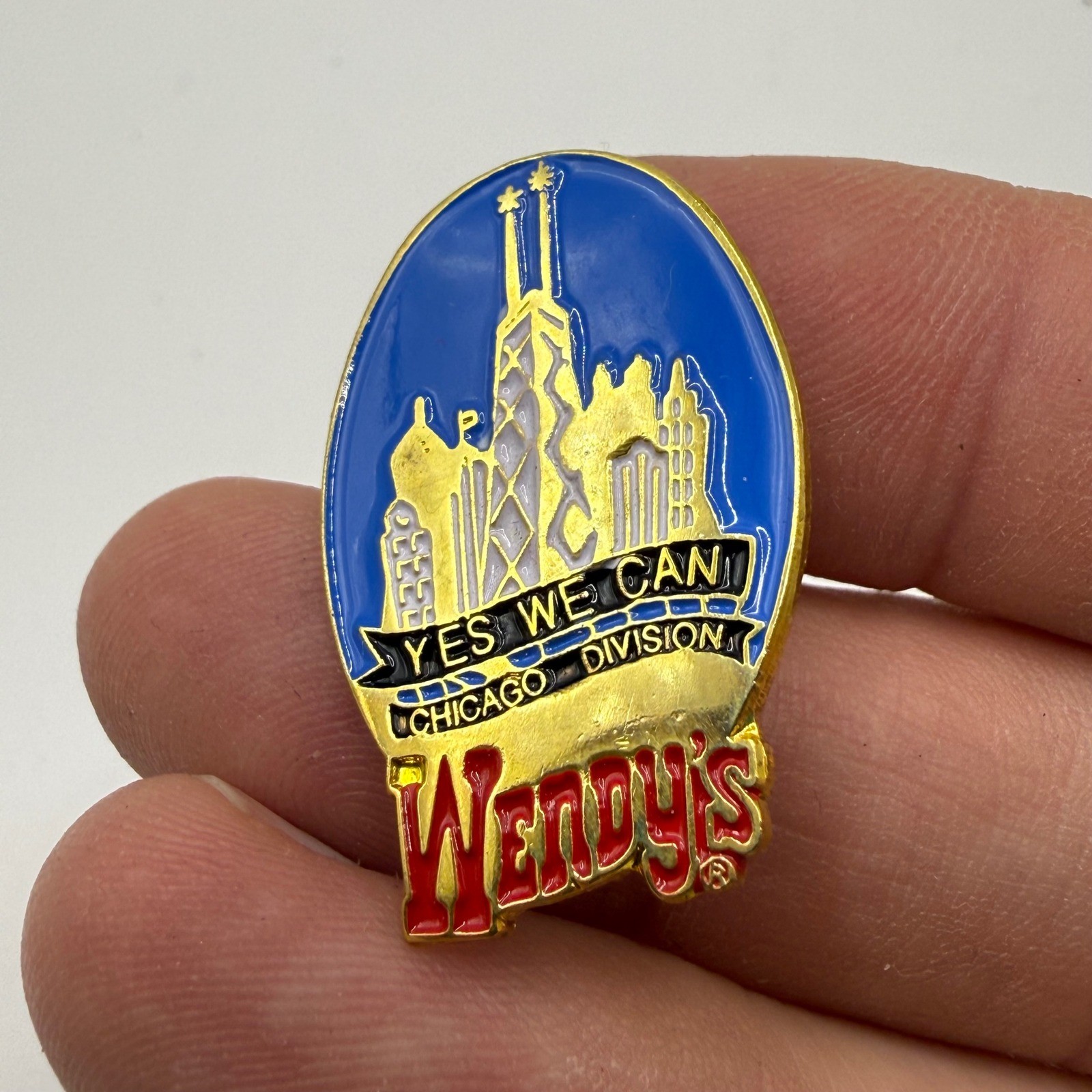 Vintage Wendy\'s Chicago Division Yes We Can Skyline Enamel Lapel Pin Gold Tone
