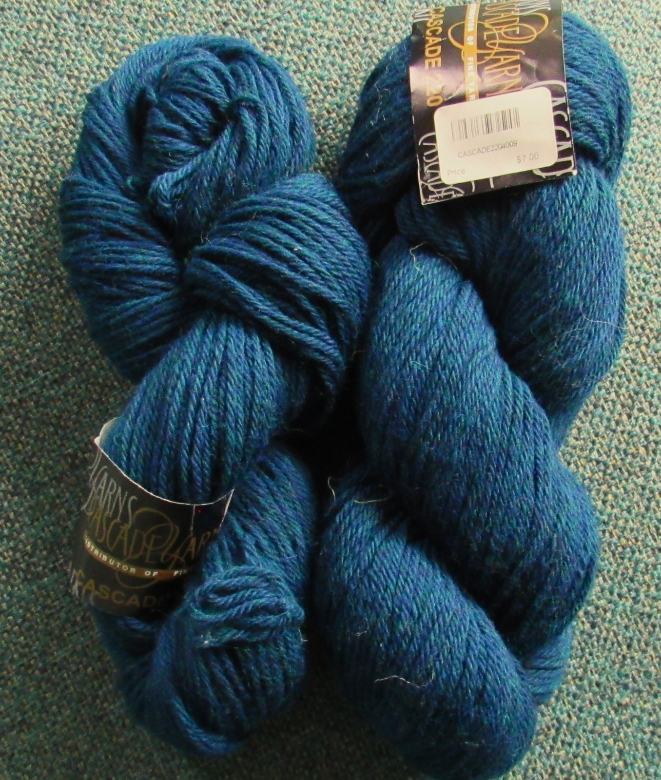 2 Hanks (100g ea) Cascade 220 Yarn 100% Worsted Wool Peru #4009 APORTO Heathered
