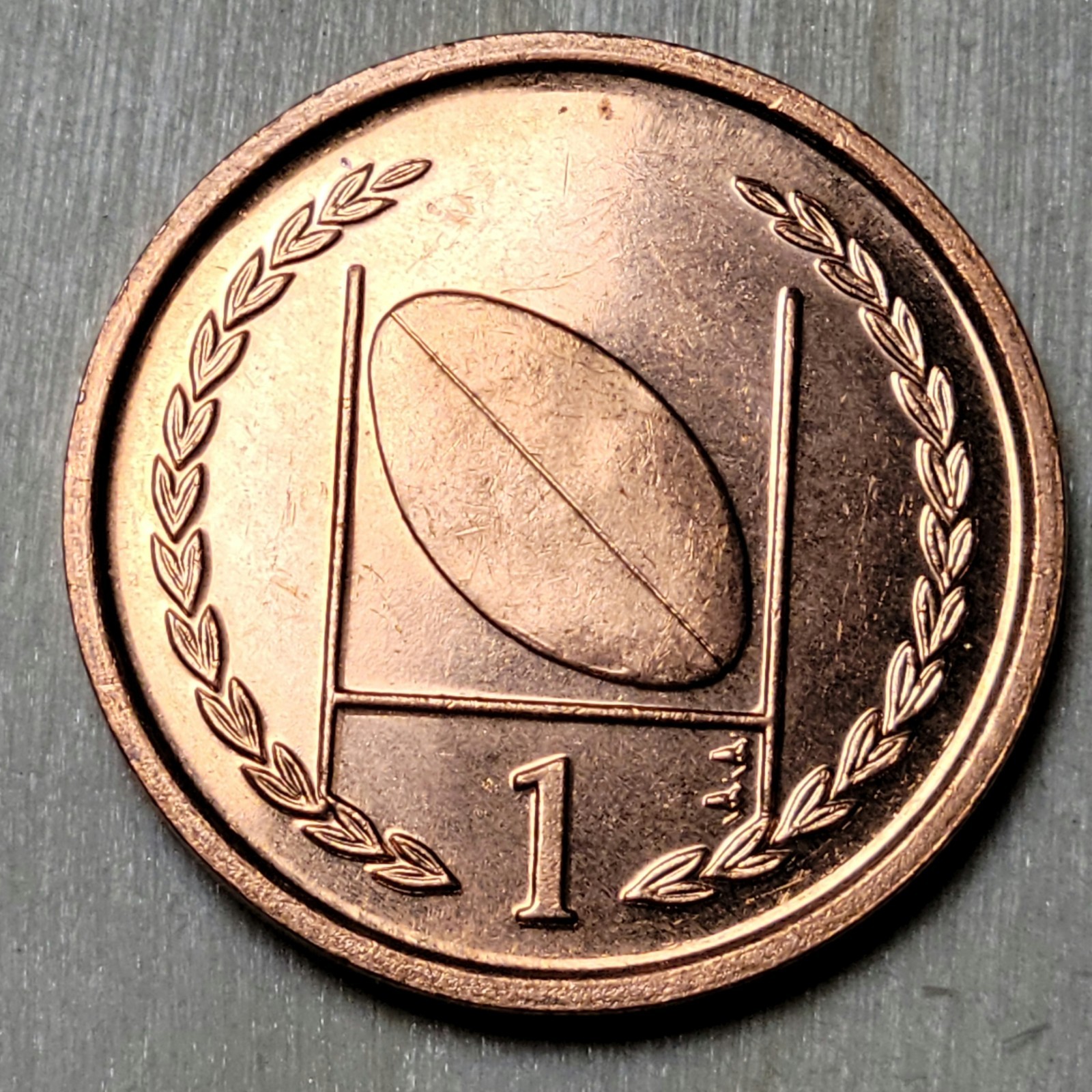ISLE OF MAN  ~ 1997 ~ ONE 1 Penny ~ World Coin - RUGBY - KM#588 - 20MM