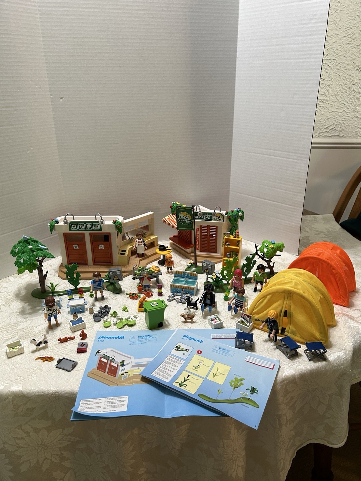 Playmobil Camping Lot- Store-Showers w/ Tents + Extras- 5432/5435 (incomplete) Playmobil Camping Lot- Store-Showers w/ Tents + Extras- 5432/5435 (incomplete)