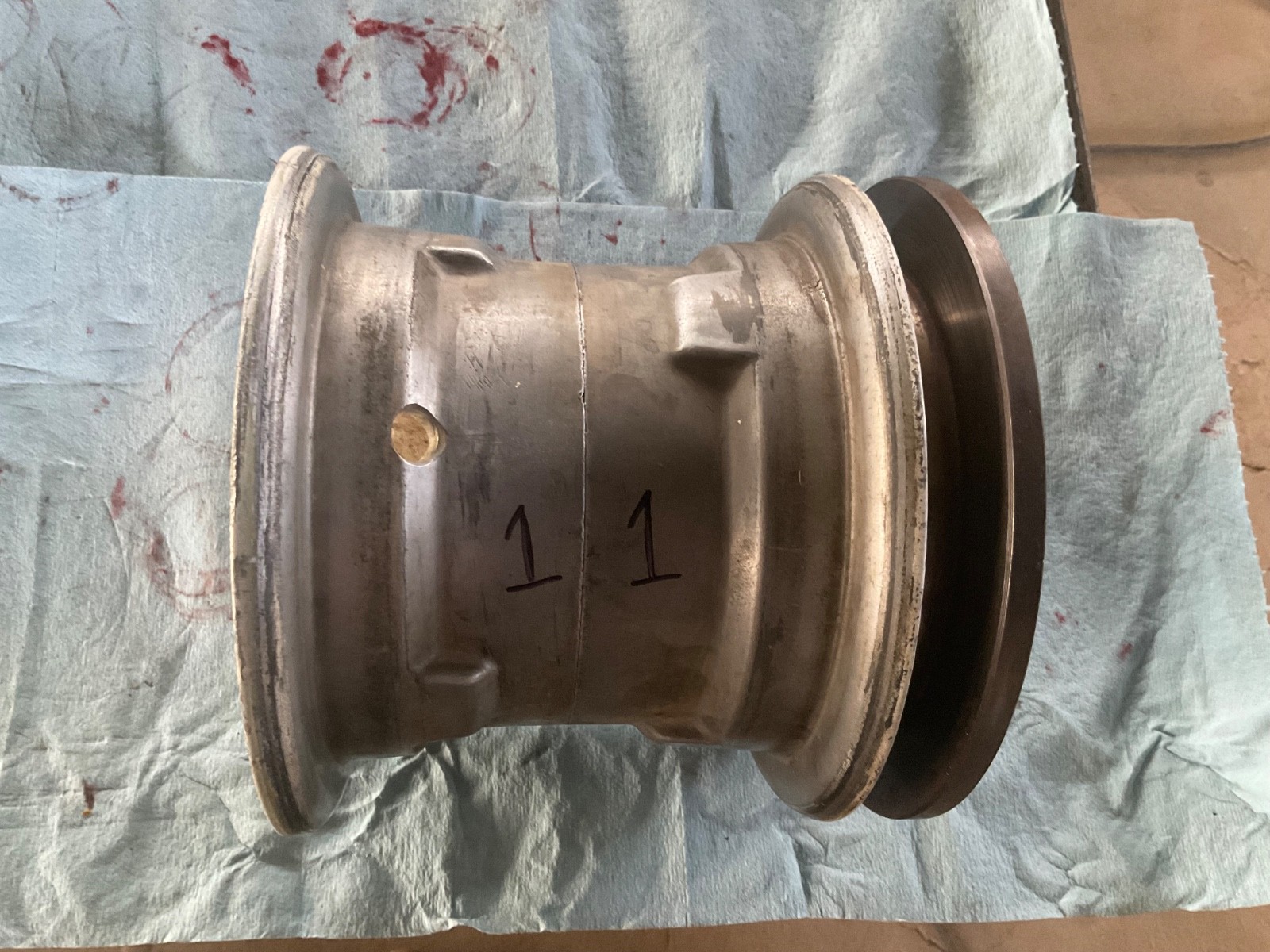 McCauley wheel hub set used P/N’ S D30659 and D30661 hubs caliper / brake disc McCauley wheel hub set used P/N’ S D30659 and D30661 hubs caliper / brake disc
