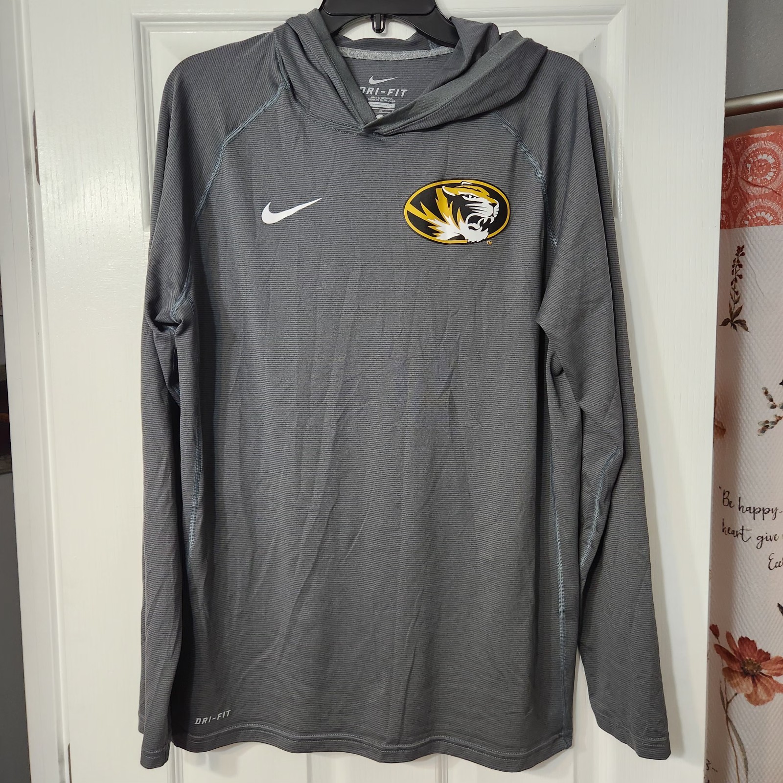 Nike Unisex Missouri Tigers Mizzou 🐅 Long Sleeve Pullover Gray Sz L NWOT Nike Unisex Missouri Tigers Mizzou 🐅 Long Sleeve Pullover Gray Sz L NWOT