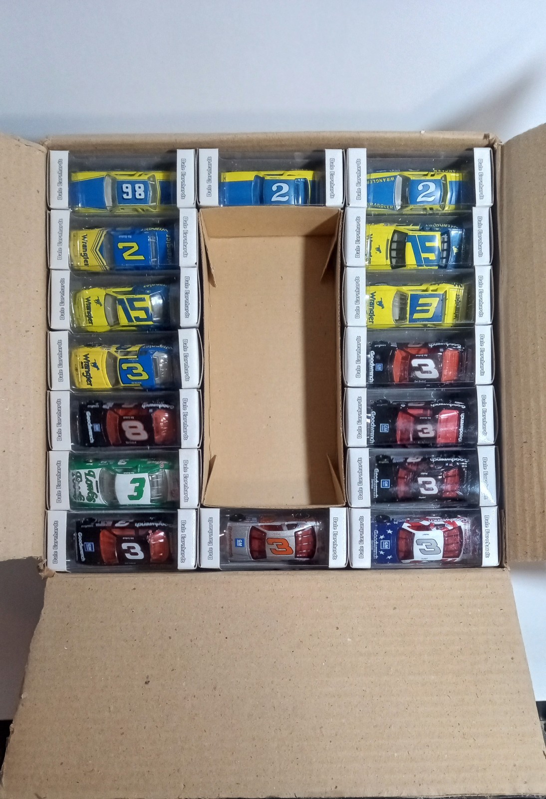 Dale Earnhardt Sr. 1/64 Action 1996 16 Car Collector Set NEW IN BOX