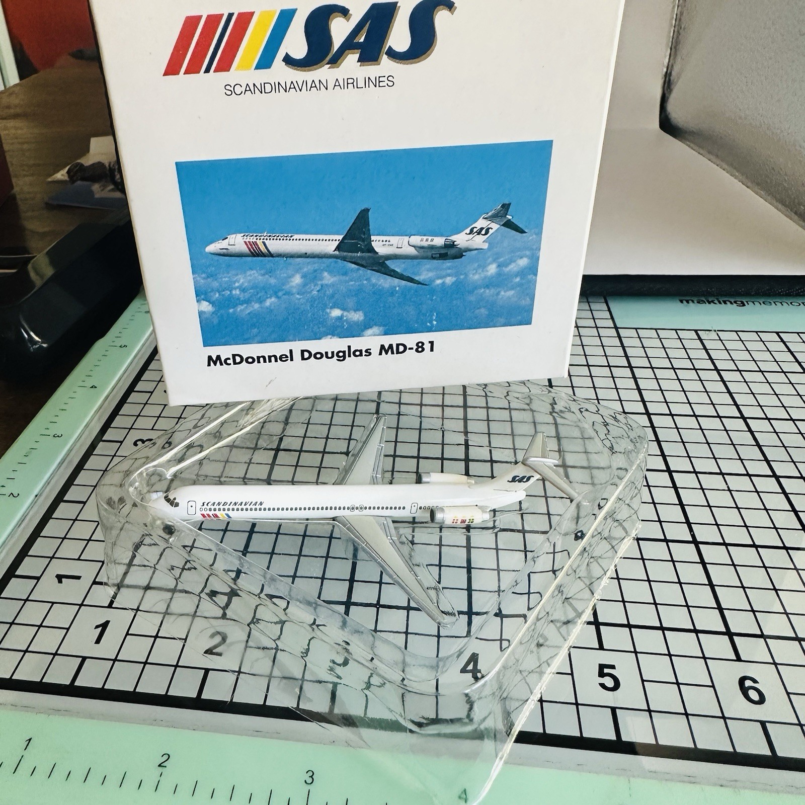 Herpa Wings SAS Scandanavian Airlines Mcdonnell Douglas MD-81  1:500 505130 NOS