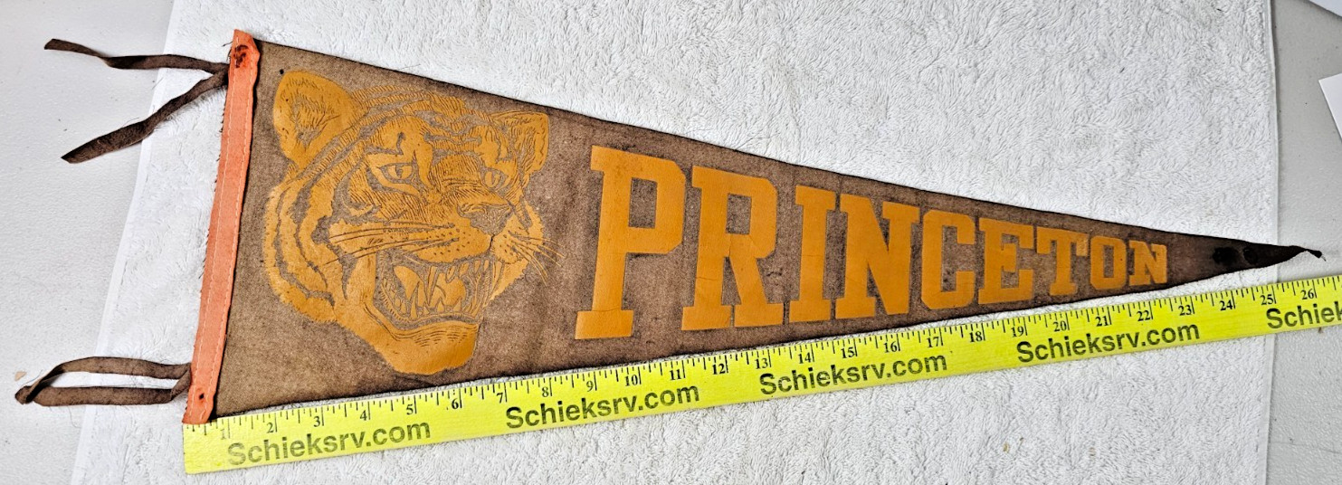 VTG Princeton University Tigers Pennant 1950s Snarling Tiger Felt Ivy League 27\