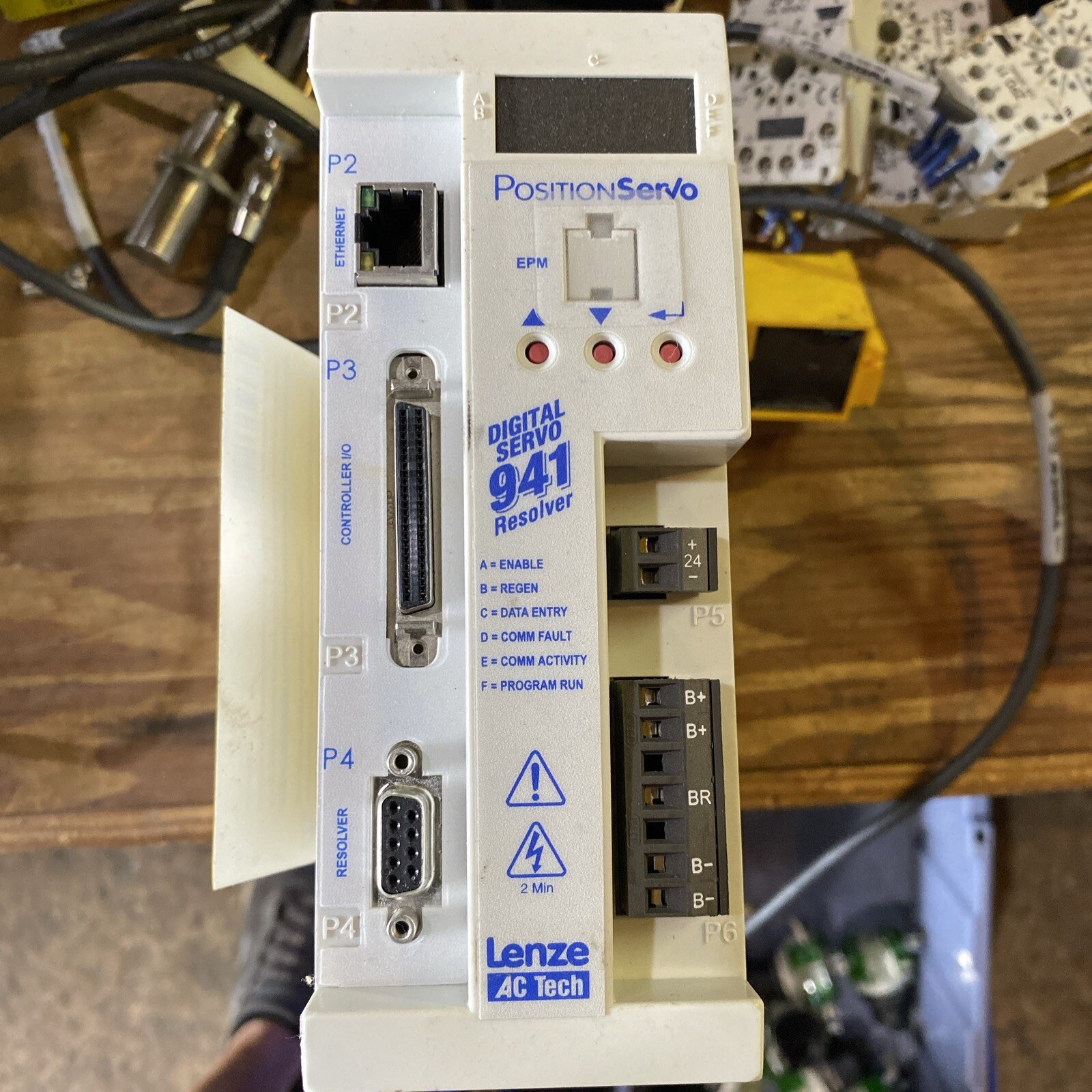 LENZE E94R020T4NRS POSITION SERVO very nice condition LENZE E94R020T4NRS POSITION SERVO very nice condition