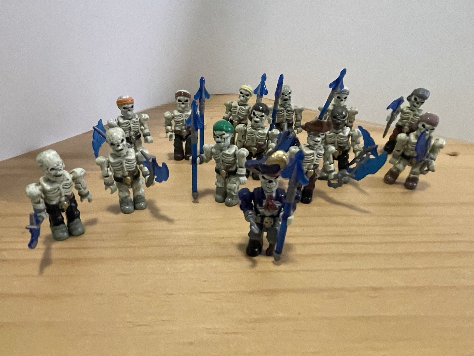 Mega Bloks Pyrates Captain Dread Eyes And Twelve Skeletons Pirates Lot Of 13