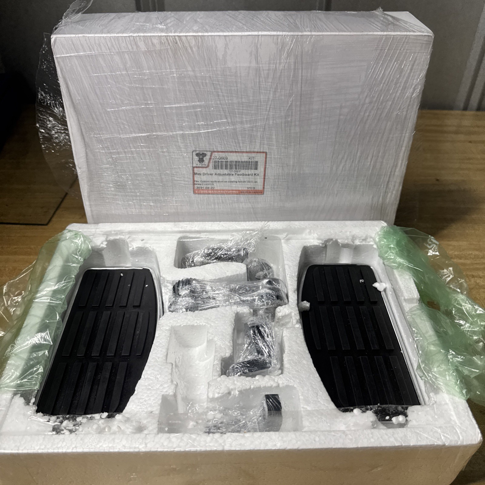V-Twin 27-0669 Adjustable Mini Floorboards for Harley Male Mount Foot Pegs V-Twin 27-0669 Adjustable Mini Floorboards for Harley Male Mount Foot Pegs