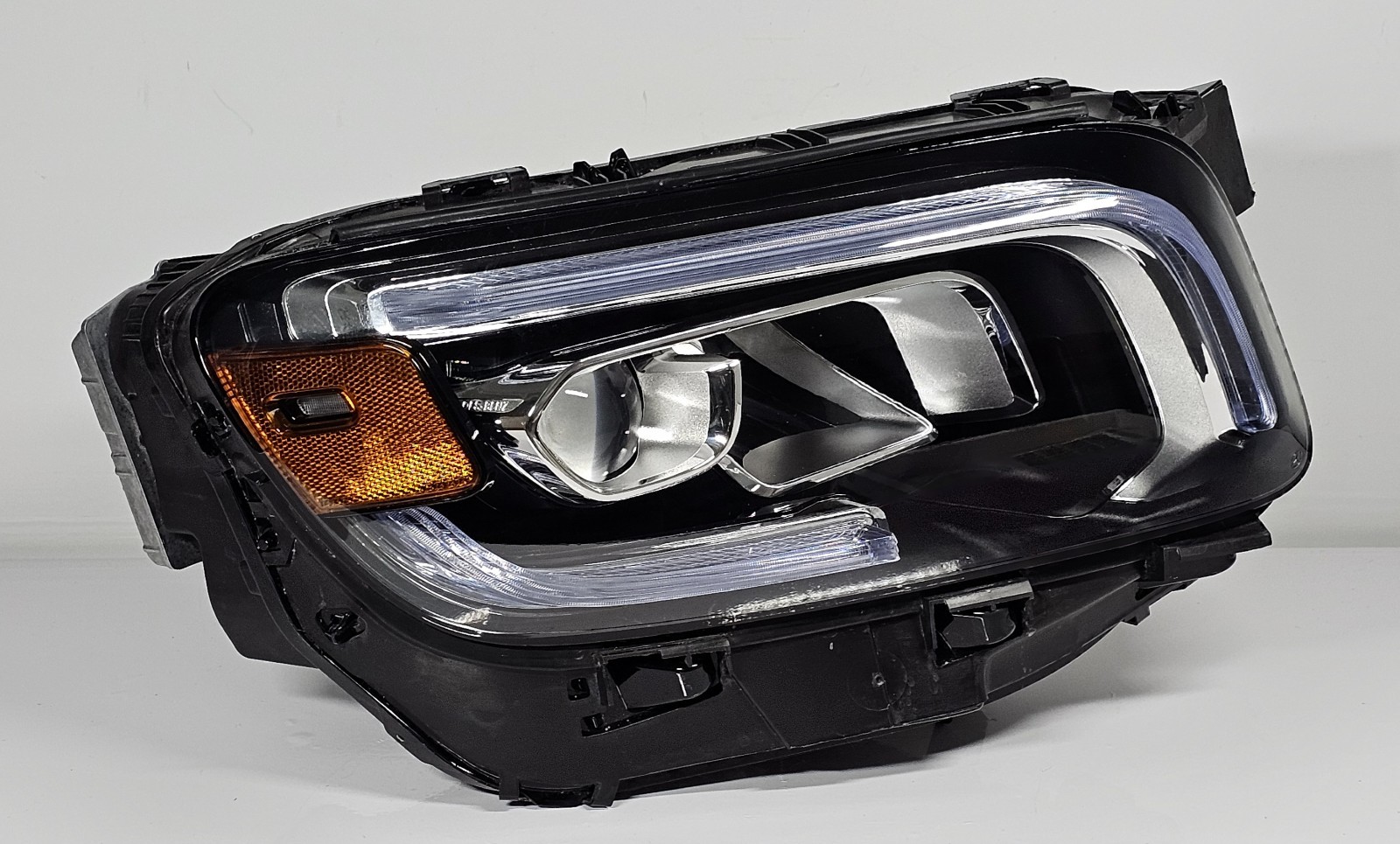 2020-2023 Mercedes Benz GLB CLASS Passenger Right Headlight LED OEM 2479062405 2020-2023 Mercedes Benz GLB CLASS Passenger Right Headlight LED OEM 2479062405