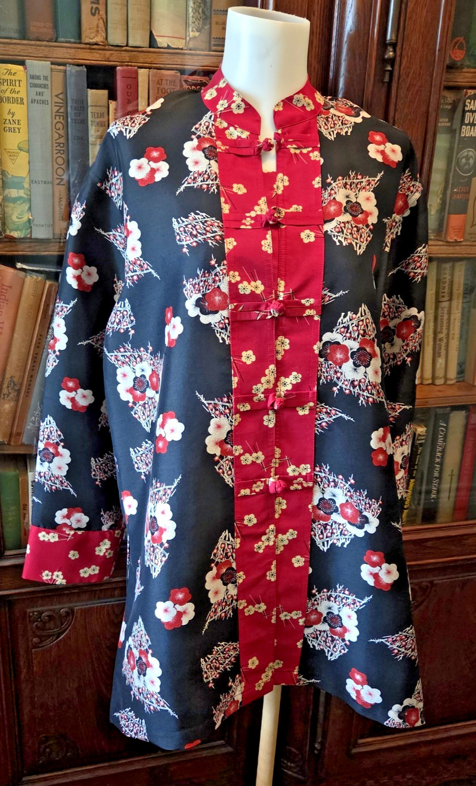 Chico\'s Design 100% Silk Jacket Red and Black Oriental Look Size O
