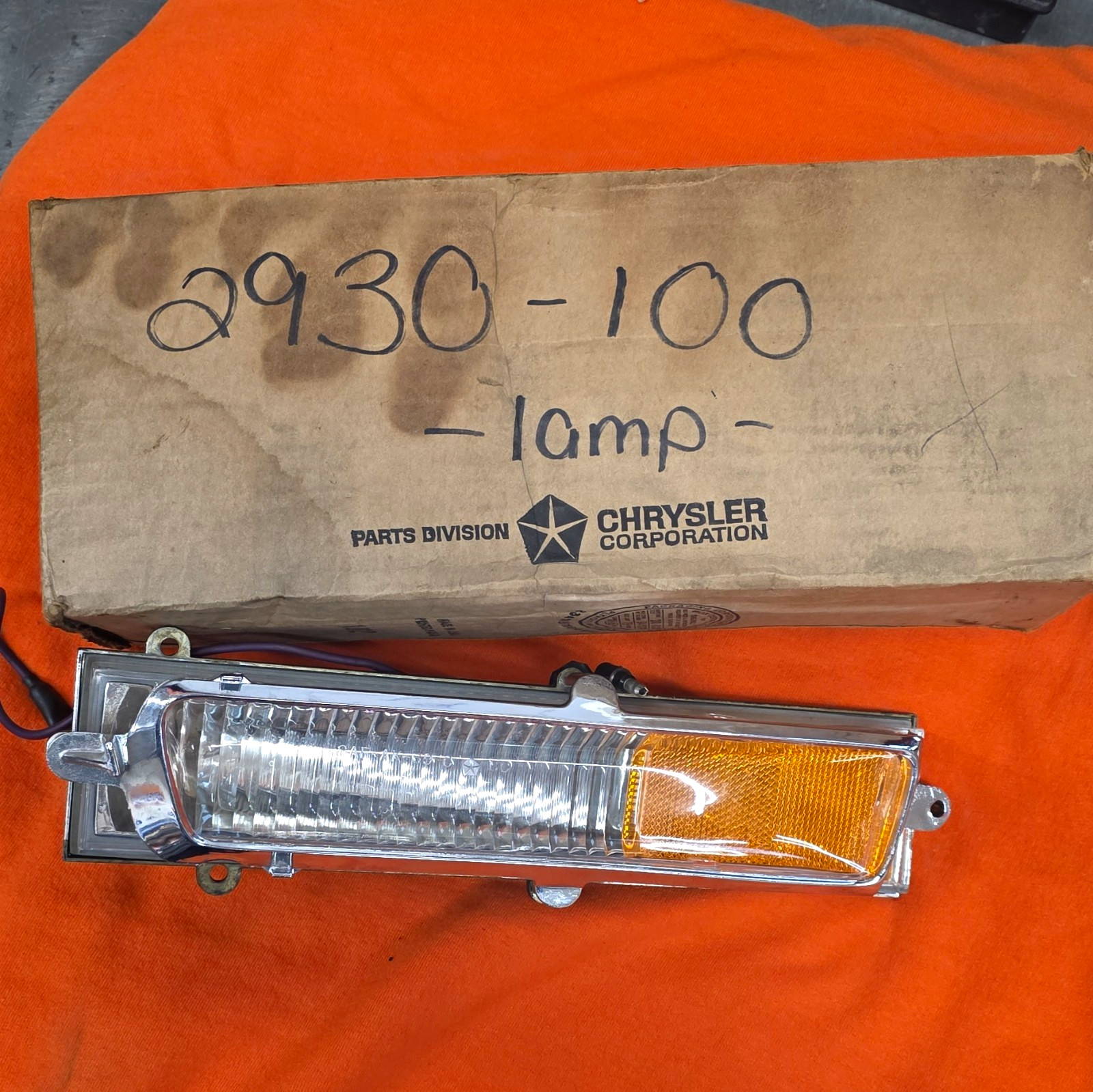 NOS 1969 Chrysler Cornering Light Assy to 1969 Mopar 2930104 Right Hand 2930100 NOS 1969 Chrysler Cornering Light Assy to 1969 Mopar 2930104 Right Hand 2930100