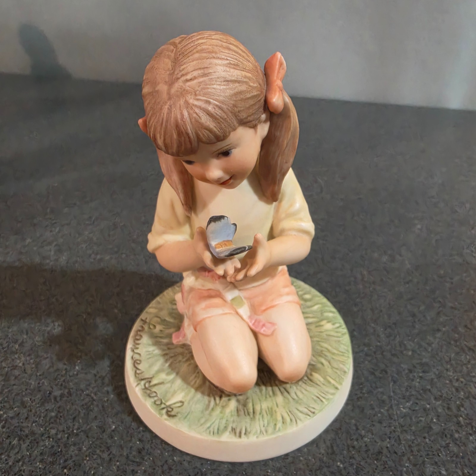 Frances Hook Just Stopped By Figurine Roman Ceramica Excelsis 1985 Girl Bird