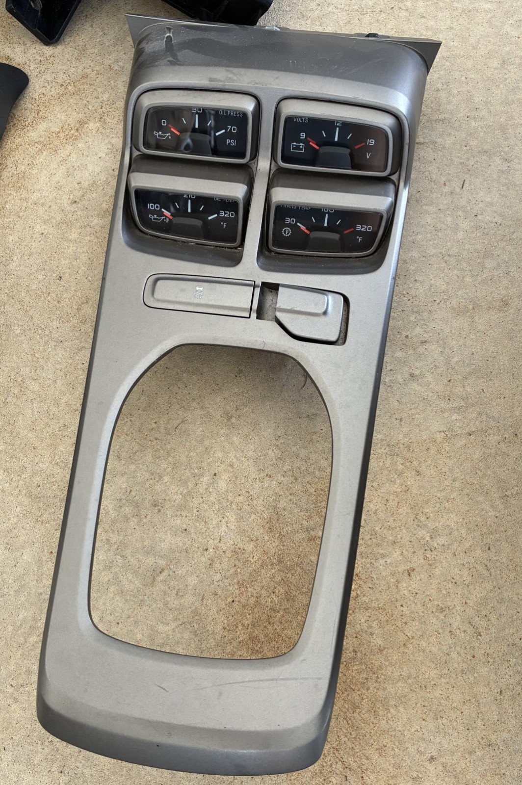 10-15 Camaro Ss Center Console Shifter Bezel Trim Auxiliary Gauge 10-15 Camaro Ss Center Console Shifter Bezel Trim Auxiliary Gauge