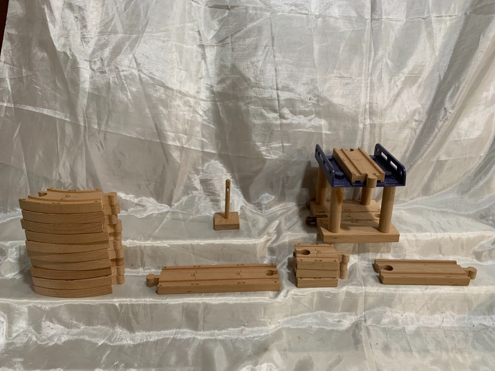 Chuggington Wooden Railway Tracks Lot of 17 compatible w/ Brio & Thomas Chuggington Wooden Railway Tracks Lot of 17 compatible w/ Brio & Thomas
