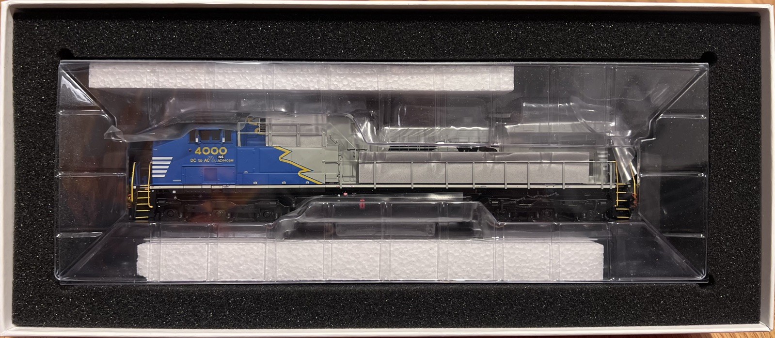 HO Scale Scaletrains Rivet Counter GE AC44C6M Norfolk Southern #4000 DCC Ready