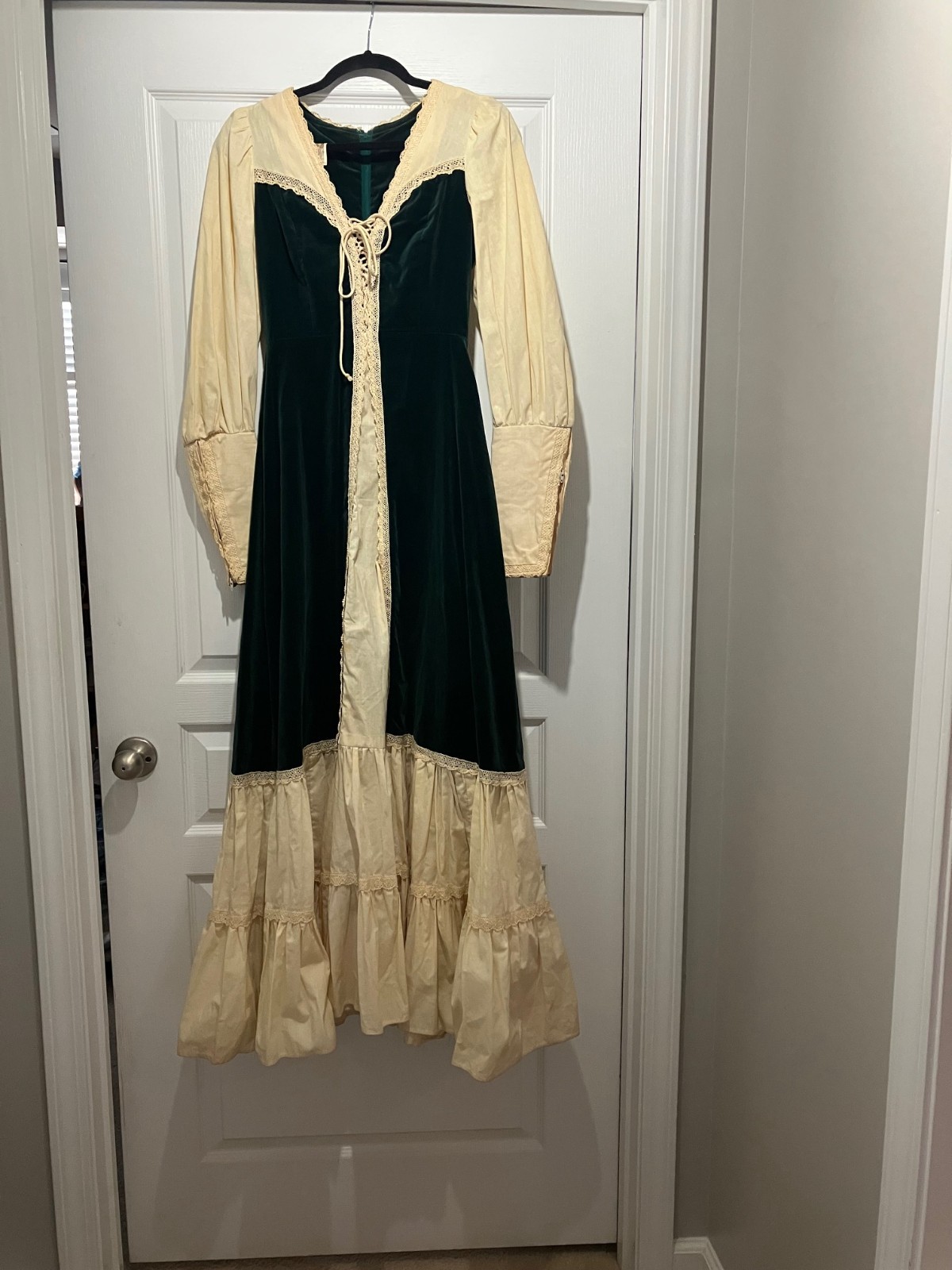 Vintage 1970s Gunne Sax dress
