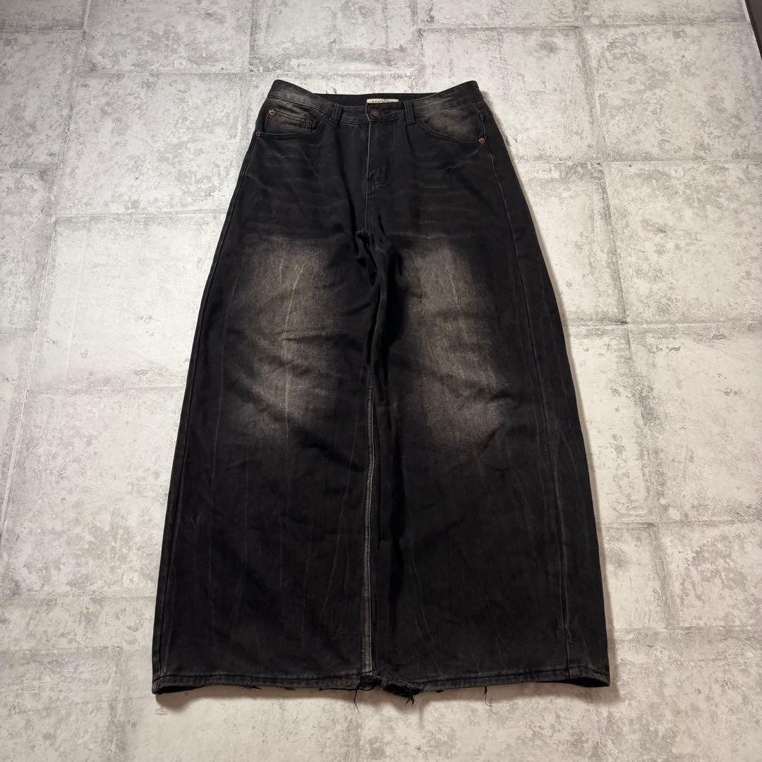 Vintage Black Clothing Item M Distressed Pre-Owned Fashion Apparel