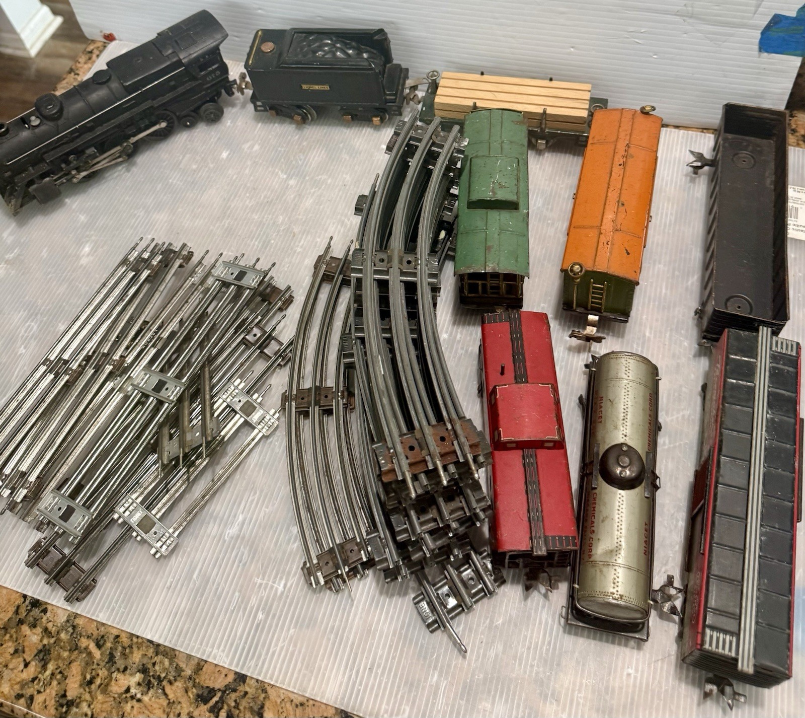 Lionel Vintage Trains 675 Locomotive+8 Prewar Freight Cars+ 027 Track 13 Curved