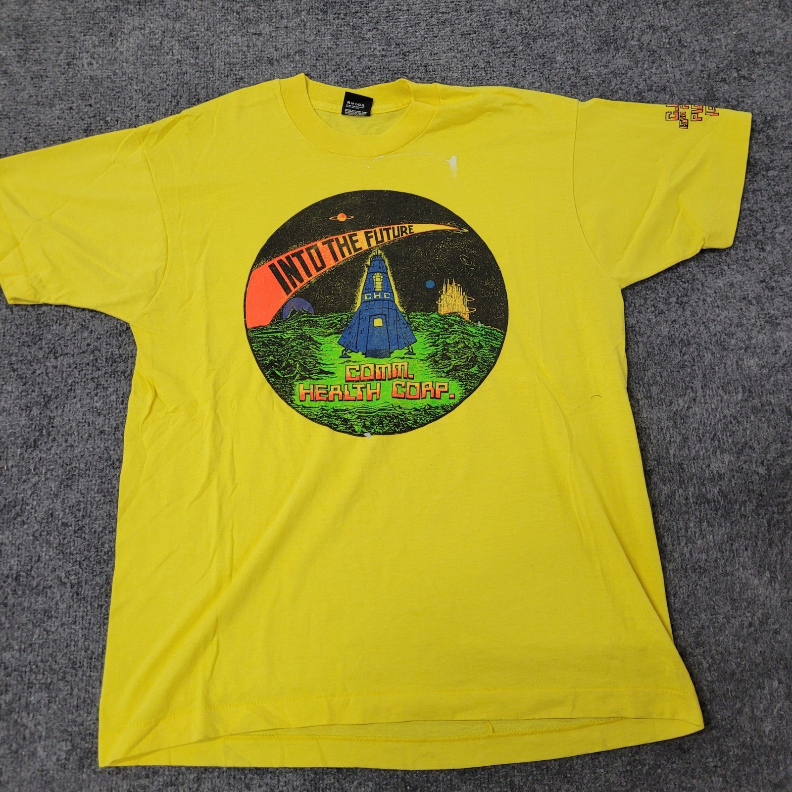 Screen Stars T-Shirt Mens XL Yellow Vintage Into The Future Graphic USA Made