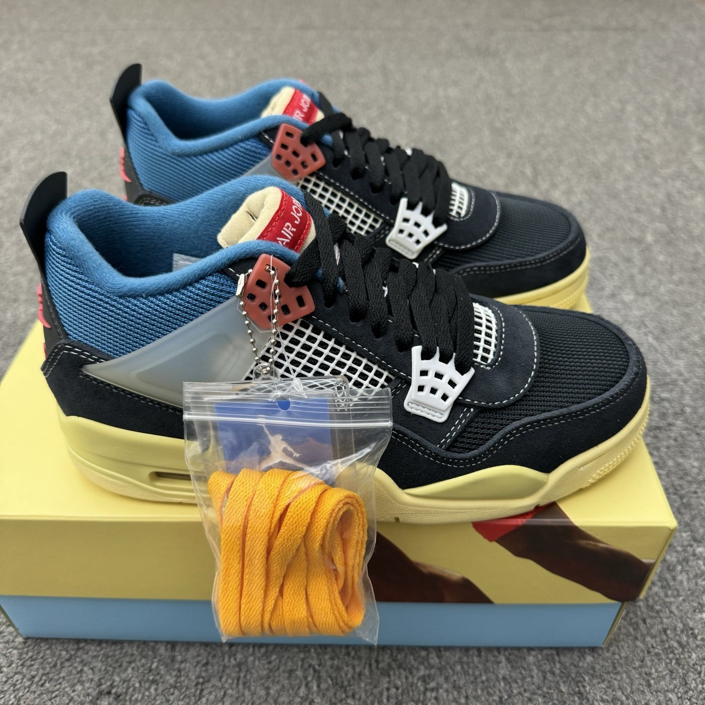 With Box AJ 4 Retro x Union LA Mid Off Noir Men's Size 4-13 DC9533-001