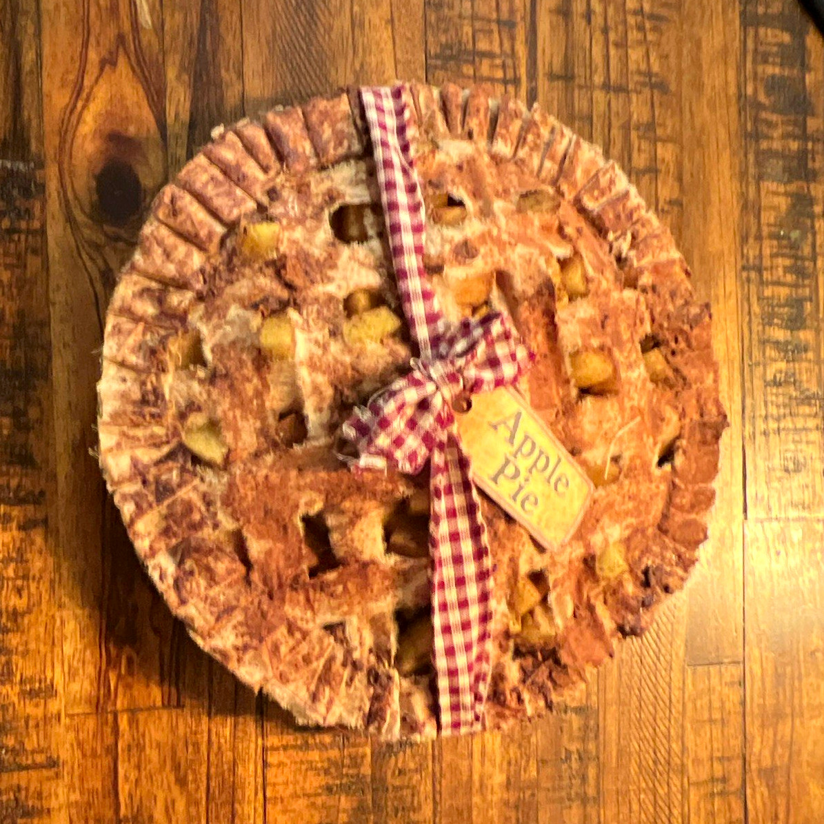 Primitive faux ..9inch Apple Pie Display Decorative Ribbon & Tag Dessert Deco Primitive faux ..9inch Apple Pie Display Decorative Ribbon & Tag Dessert Deco