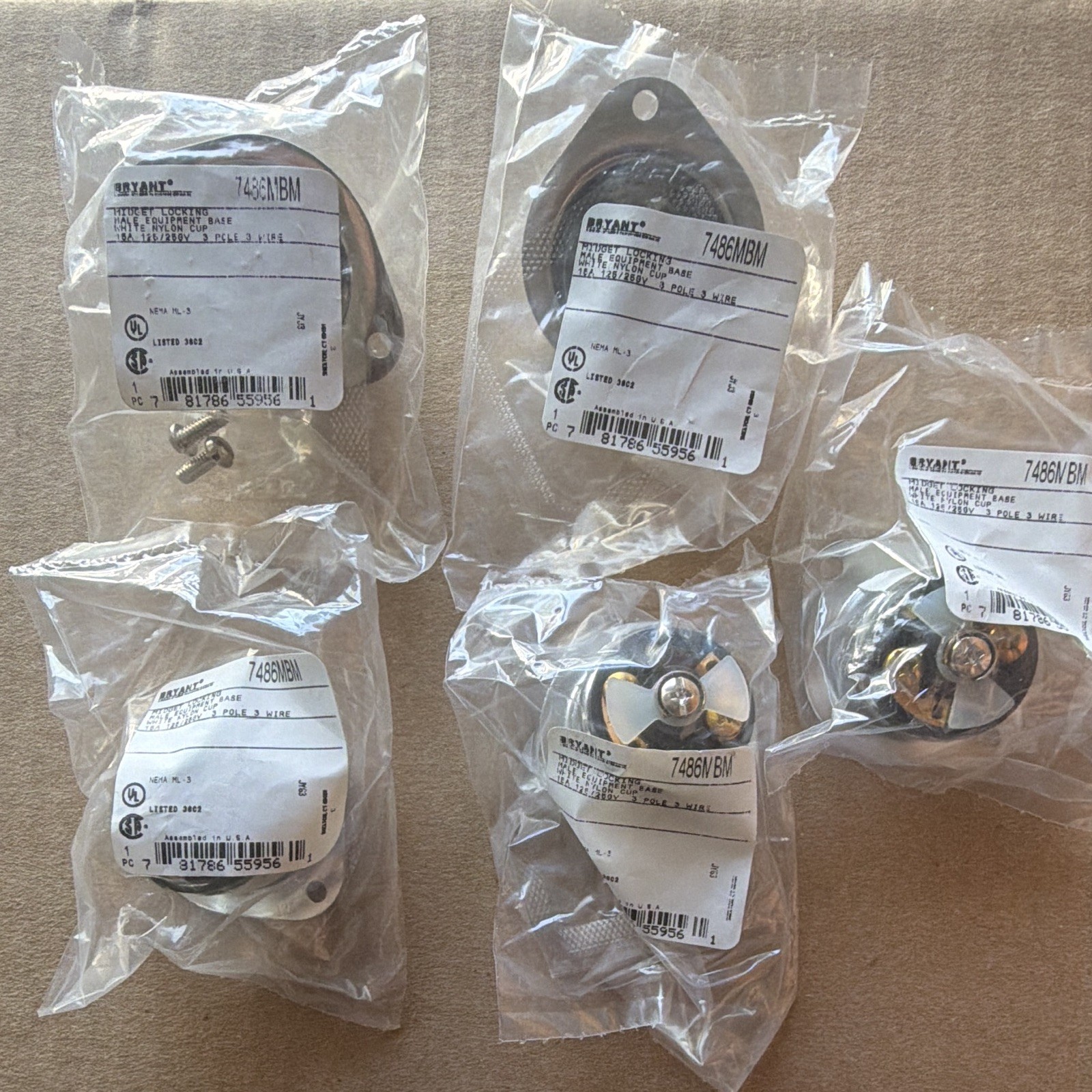Lot of 5 Bryant 7486MBM Midget Locking Flanged Inlet Plugs 15A 125/250V ML-3P Lot of 5 Bryant 7486MBM Midget Locking Flanged Inlet Plugs 15A 125/250V ML-3P