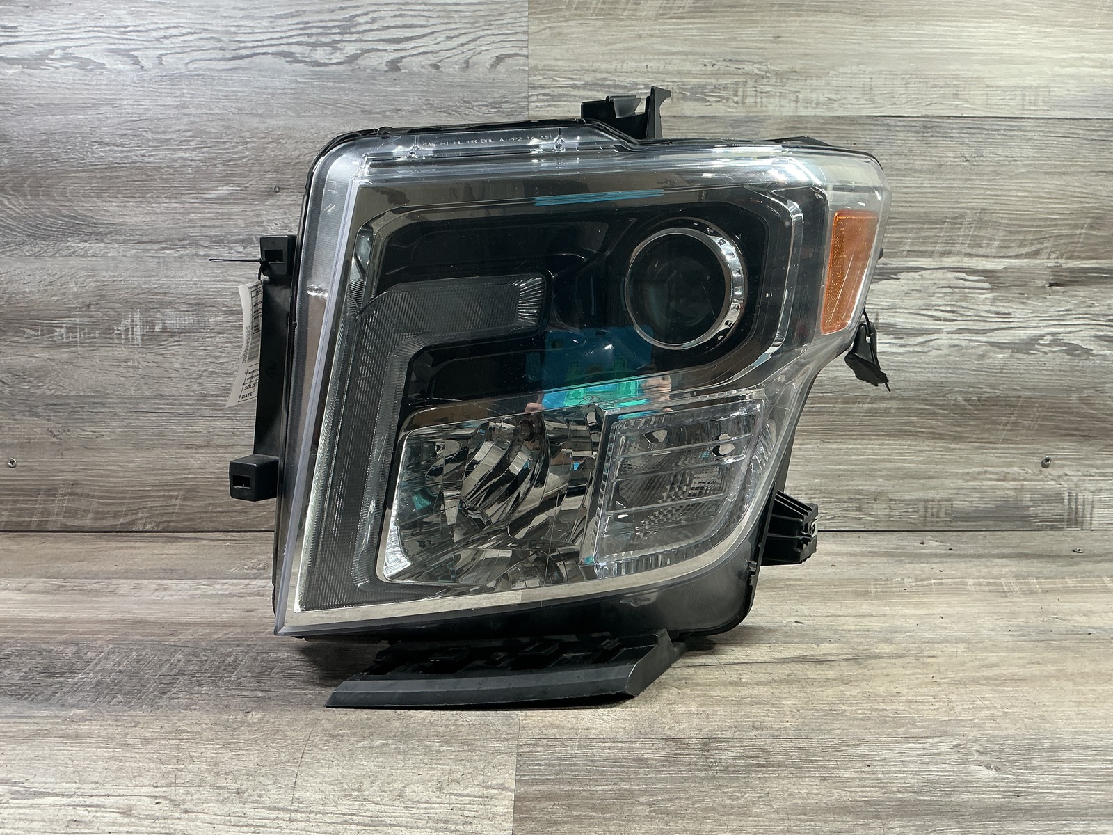 USED - 2016-2019 Nissan Titan L Headlamp LED - OEM