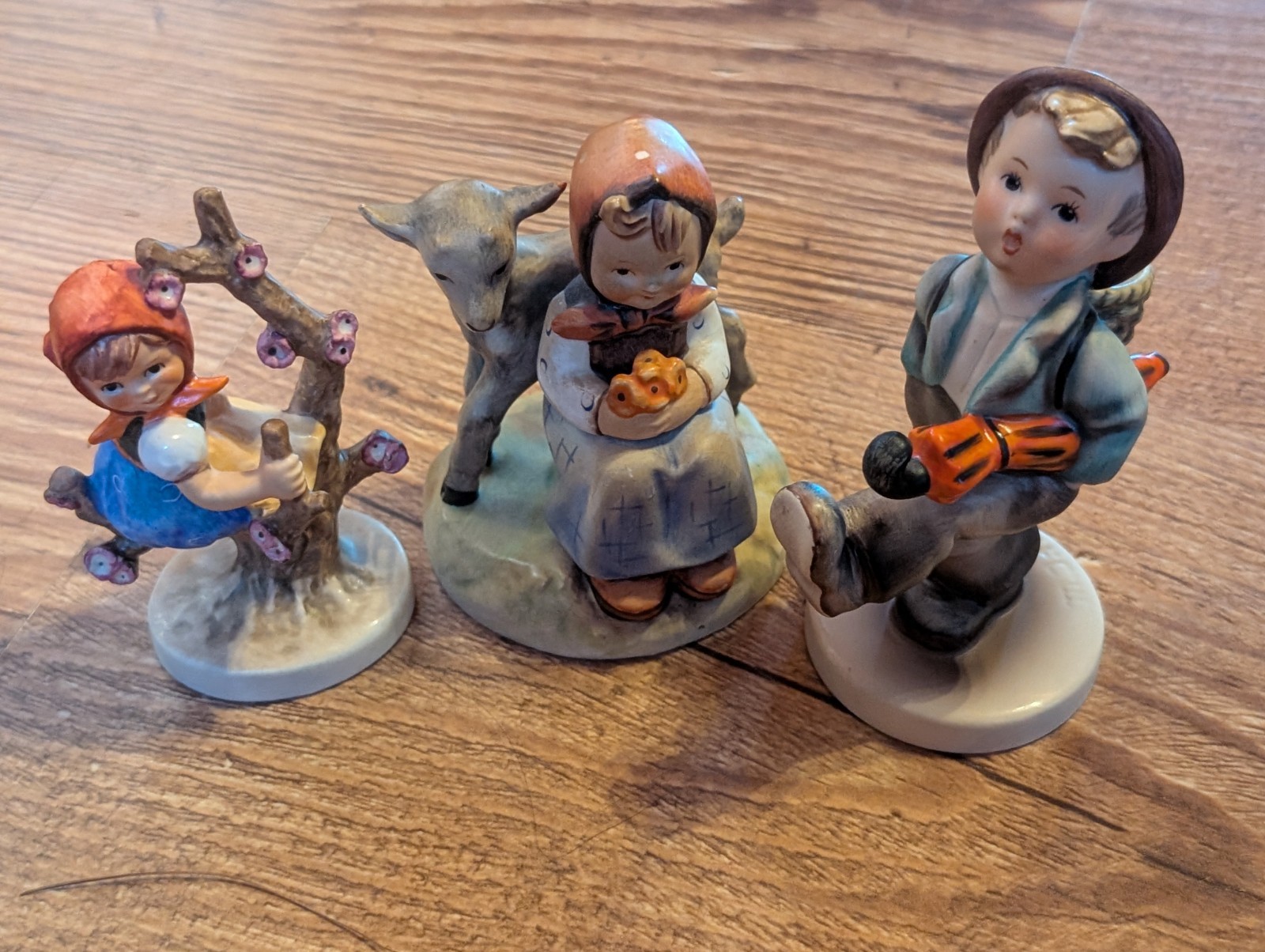 Lot x 3 Vintage Goebel Hummel - Apple Tree Girl, Good Friends, Globe Trotter 