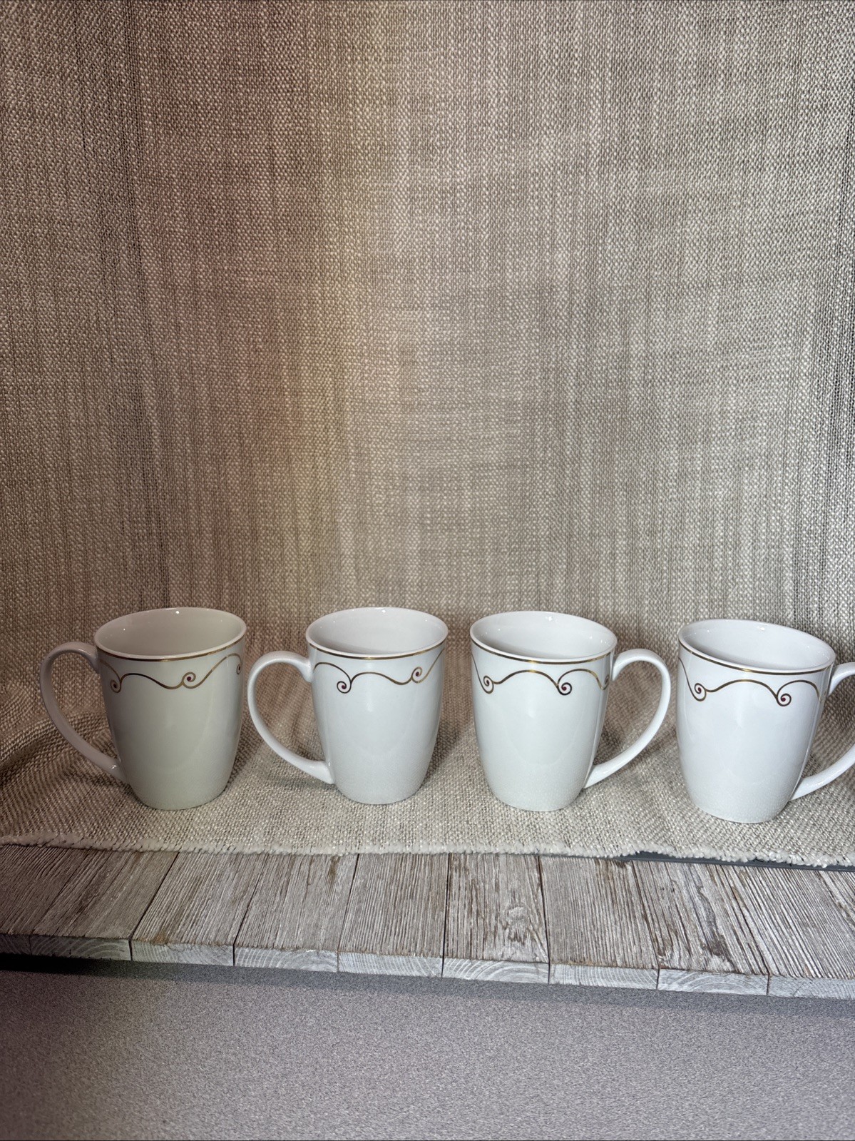 4-Pier 1 Holiday Scroll Porcelain Gold scroll/red Dot Set Of 4 Mugs 4-Pier 1 Holiday Scroll Porcelain Gold scroll/red Dot Set Of 4 Mugs