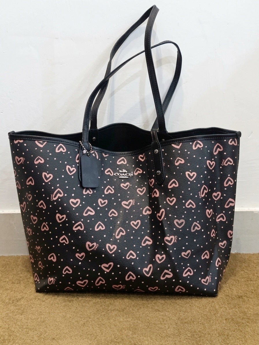 Coach City Black Reversible Leather Tote Bag With Pink Hearts
