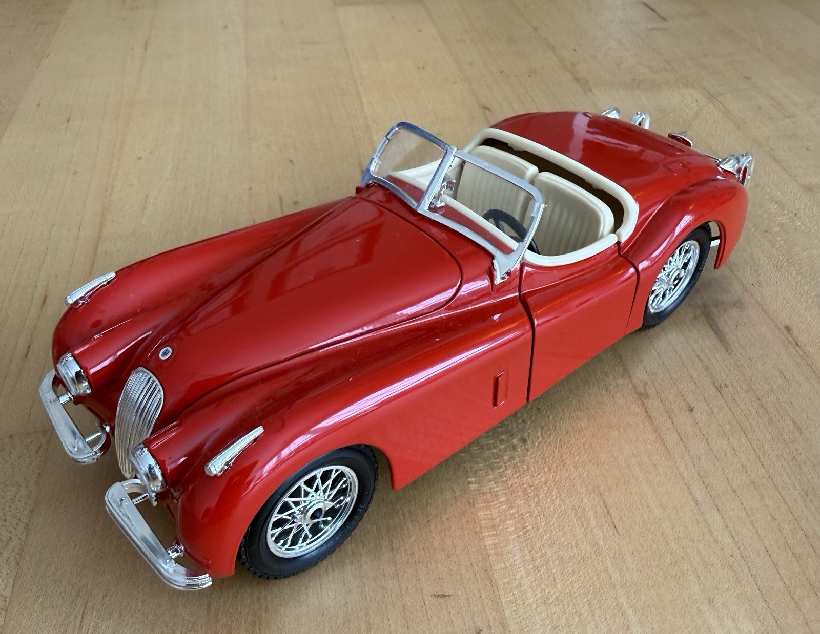 1948 JAGUAR XK 120 ROADSTER- BURAGO 1/24 SCALE model made in Italy-RED *MINT*