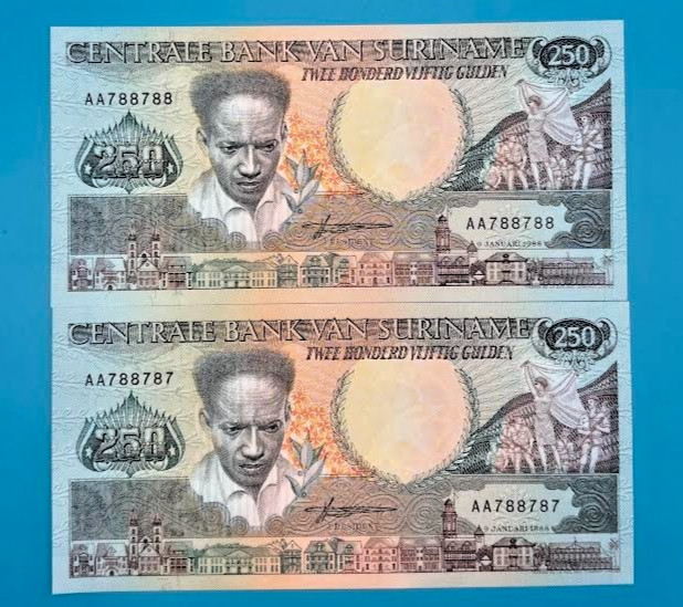 🔥VTG 1988 Fancy Serial # Suriname 25 Gulden Banknote Anton de Kom Toucan UNC