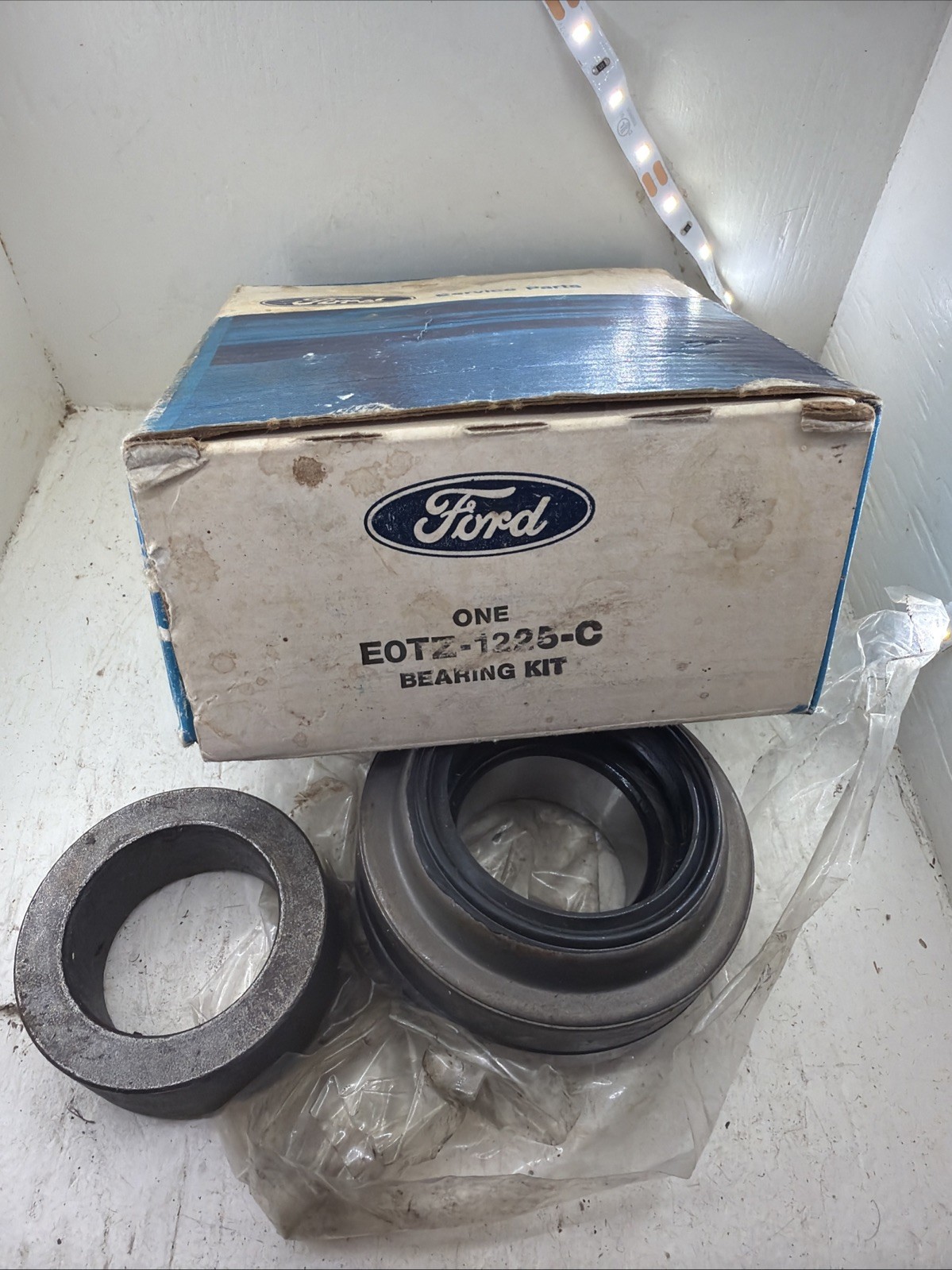 NOS OEM Ford E0TZ-1225-C Wheel Bearing Kit 1980-91 F-150 F-250 74-83 F-100 New NOS OEM Ford E0TZ-1225-C Wheel Bearing Kit 1980-91 F-150 F-250 74-83 F-100 New