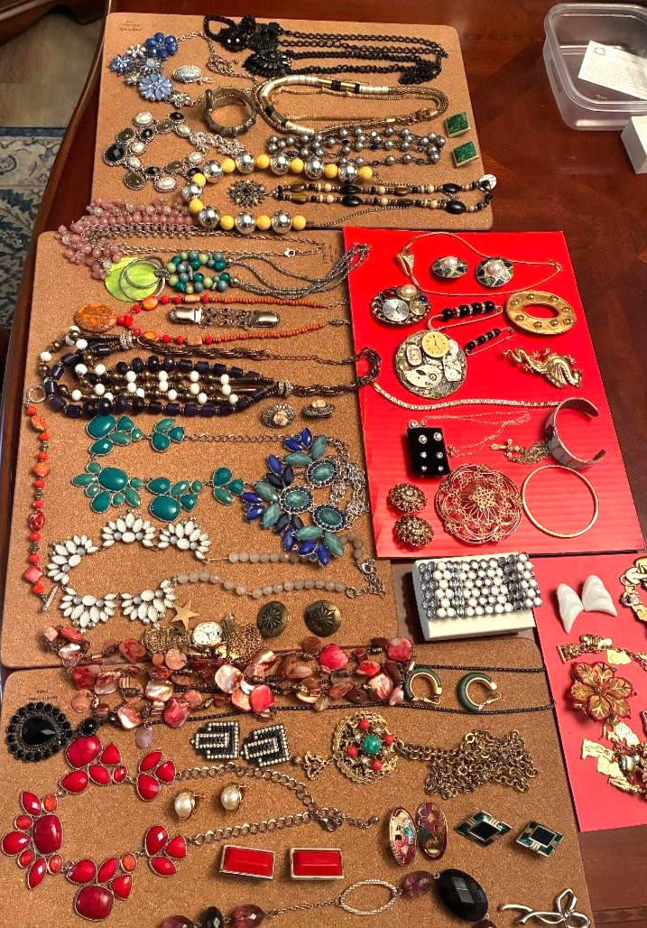 Large Lot of Vintage Costume Jewelry Large Lot of Vintage Costume Jewelry